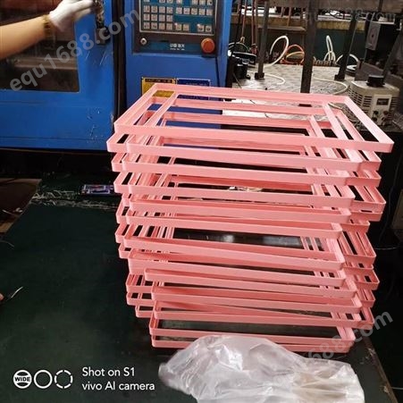 上海一东塑料制品宠物用品塑料件订制宠物门栏设计塑动物狗房窝板材注ABS塑料宠物箱制造