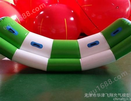 天津华津气模销售3米pvc夹网布水上陀镙充气玩具可以定做不同大小的充气制品