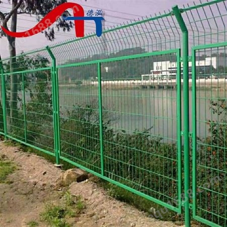 框架护栏边框铁丝网圈地果园养殖围栏公路铁路防护网体育场用网