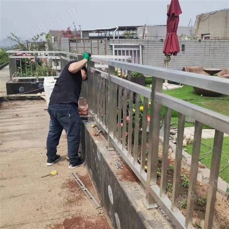 北京密云区不锈钢护栏 栏杆-围栏加工定做